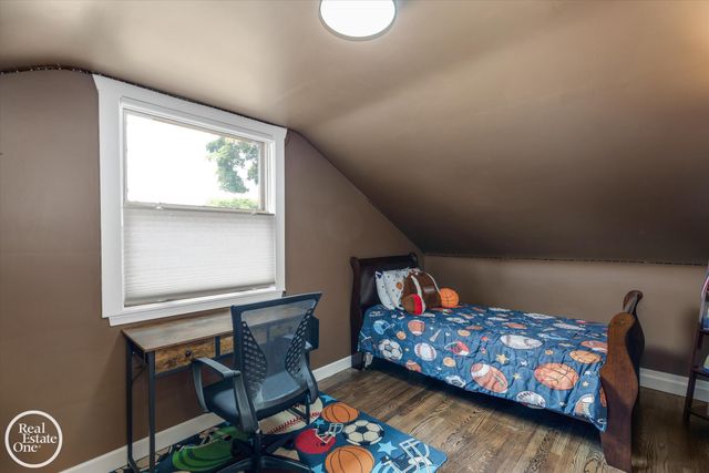 715 S Renaud Road, Grosse Pointe Woods, MI 48236