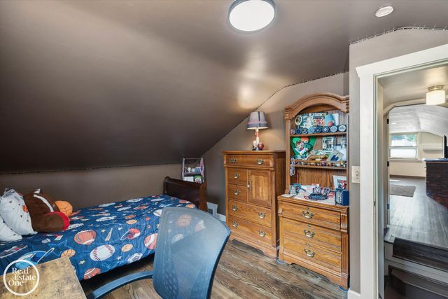 715 S Renaud Road, Grosse Pointe Woods, MI 48236