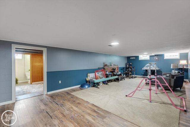 715 S Renaud Road, Grosse Pointe Woods, MI 48236
