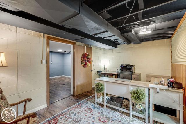 715 S Renaud Road, Grosse Pointe Woods, MI 48236