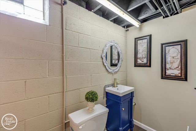 715 S Renaud Road, Grosse Pointe Woods, MI 48236