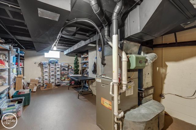 715 S Renaud Road, Grosse Pointe Woods, MI 48236
