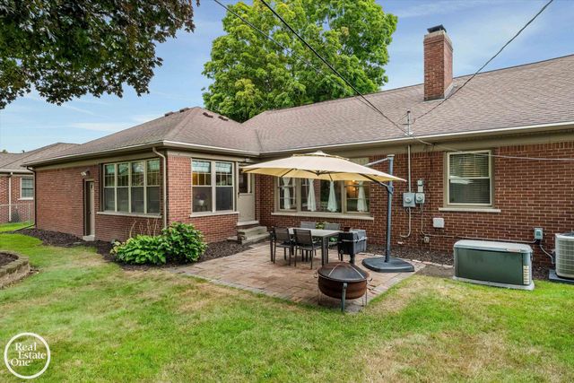 715 S Renaud Road, Grosse Pointe Woods, MI 48236