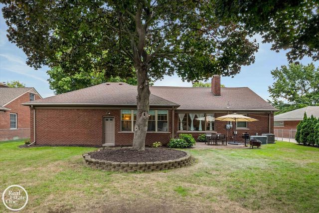 715 S Renaud Road, Grosse Pointe Woods, MI 48236