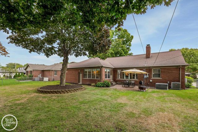 715 S Renaud Road, Grosse Pointe Woods, MI 48236