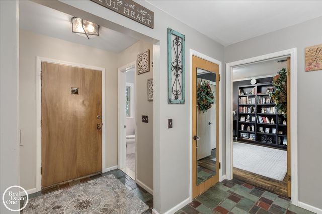 715 S Renaud Road, Grosse Pointe Woods, MI 48236