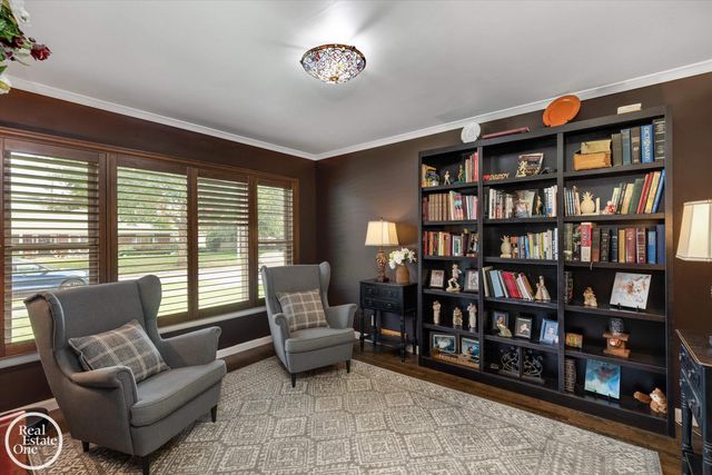 715 S Renaud Road, Grosse Pointe Woods, MI 48236