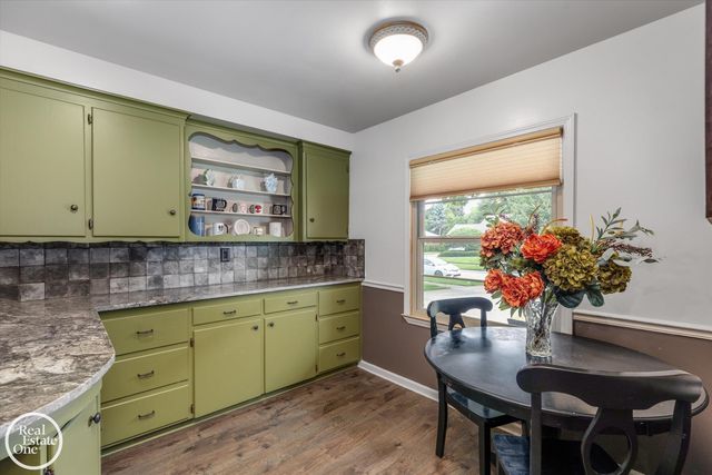 715 S Renaud Road, Grosse Pointe Woods, MI 48236
