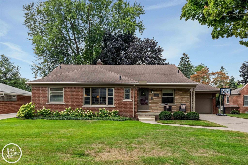 715 S Renaud Road, Grosse Pointe Woods, MI 48236