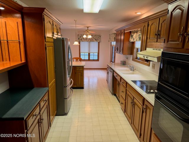 144 Deerfield Circle, Bryan, OH 43506