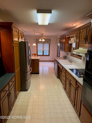 144 Deerfield Circle, Bryan, OH 43506