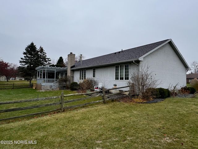 144 Deerfield Circle, Bryan, OH 43506