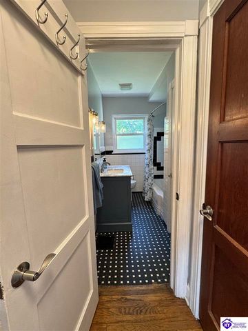 3016 Carson Drive, Louisville, KY 40205