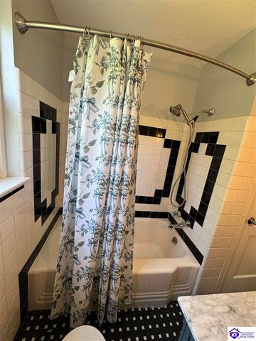 3016 Carson Drive, Louisville, KY 40205