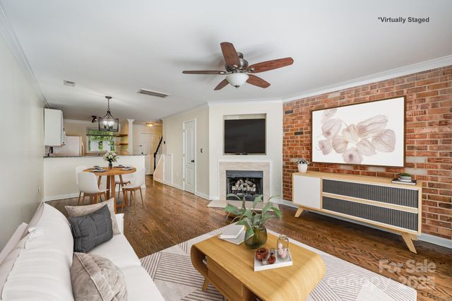 1218 Green Oaks Lane E, Charlotte, NC 28205