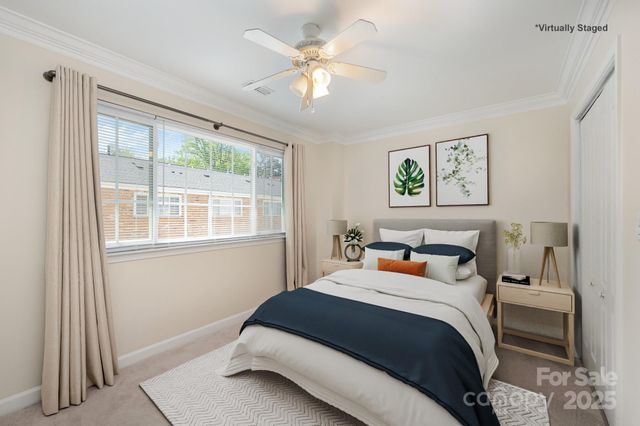 1218 Green Oaks Lane E, Charlotte, NC 28205