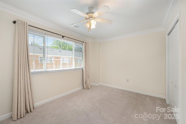 1218 Green Oaks Lane E, Charlotte, NC 28205