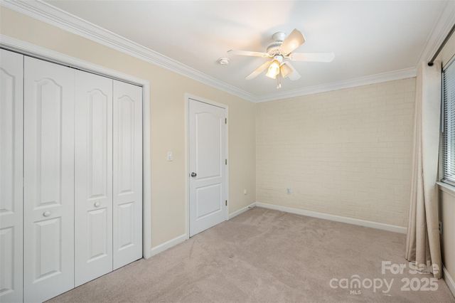 1218 Green Oaks Lane E, Charlotte, NC 28205