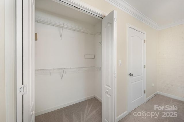 1218 Green Oaks Lane E, Charlotte, NC 28205