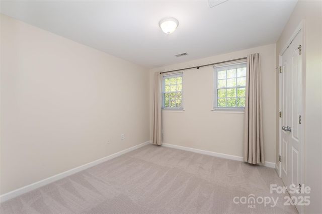 1218 Green Oaks Lane E, Charlotte, NC 28205