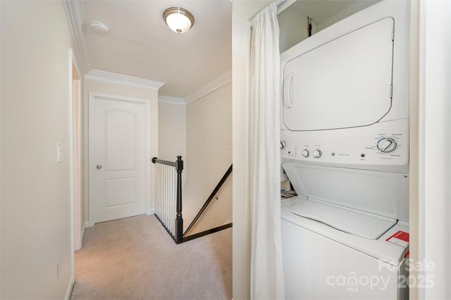 1218 Green Oaks Lane E, Charlotte, NC 28205