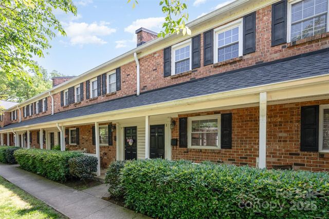 1218 Green Oaks Lane E, Charlotte, NC 28205