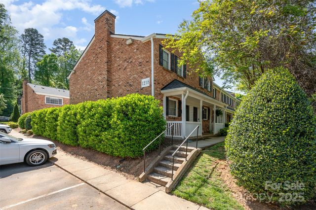 1218 Green Oaks Lane E, Charlotte, NC 28205
