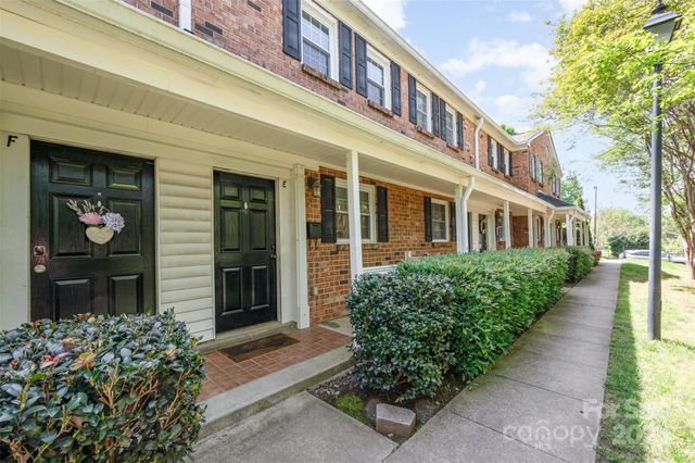 1218 Green Oaks Lane E, Charlotte, NC 28205