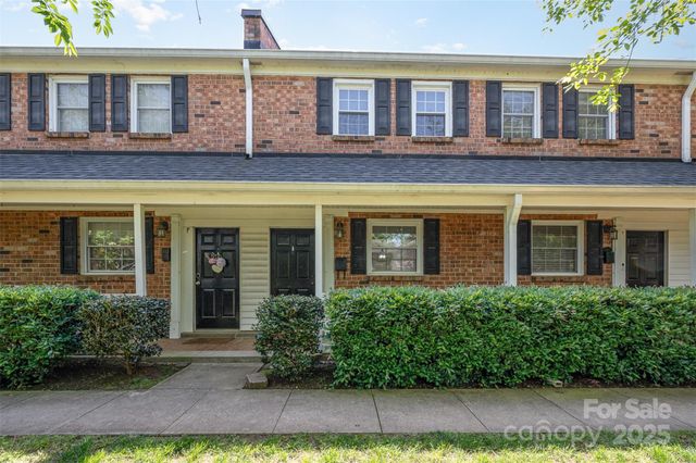 1218 Green Oaks Lane E, Charlotte, NC 28205