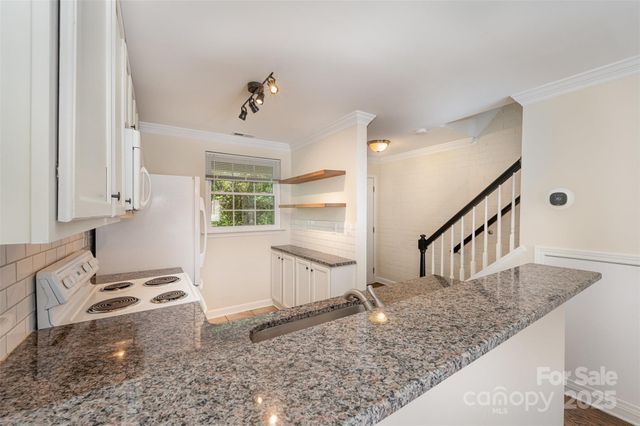 1218 Green Oaks Lane E, Charlotte, NC 28205