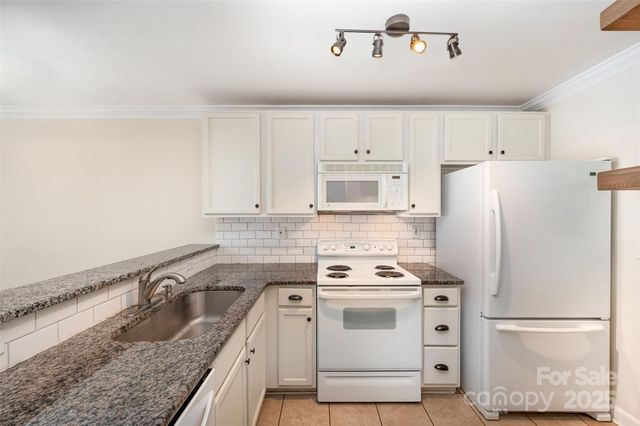 1218 Green Oaks Lane E, Charlotte, NC 28205