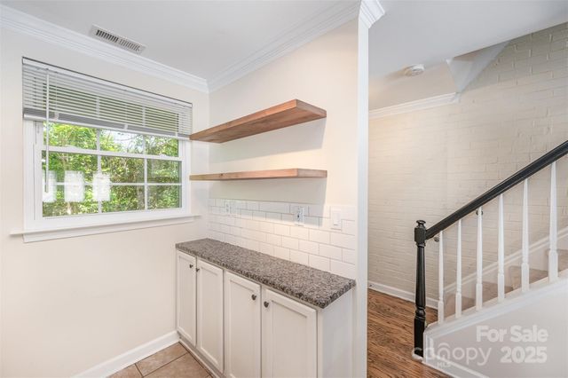 1218 Green Oaks Lane E, Charlotte, NC 28205