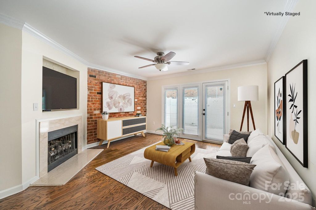 1218 Green Oaks Lane E, Charlotte, NC 28205