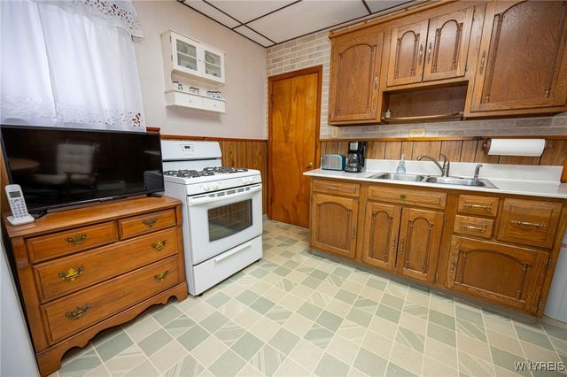 15 Central Avenue, Buffalo, NY 14206