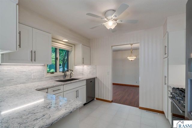 2125 Dream Drive, North Mankato, MN 56003