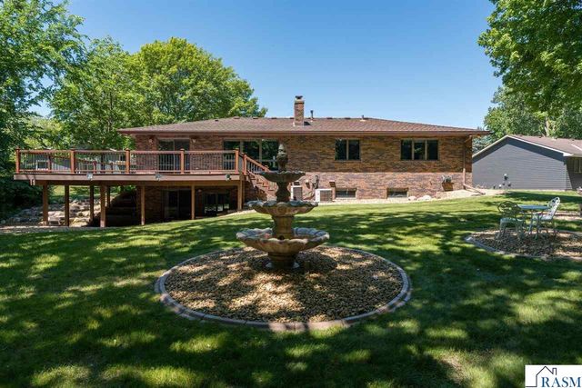 2125 Dream Drive, North Mankato, MN 56003