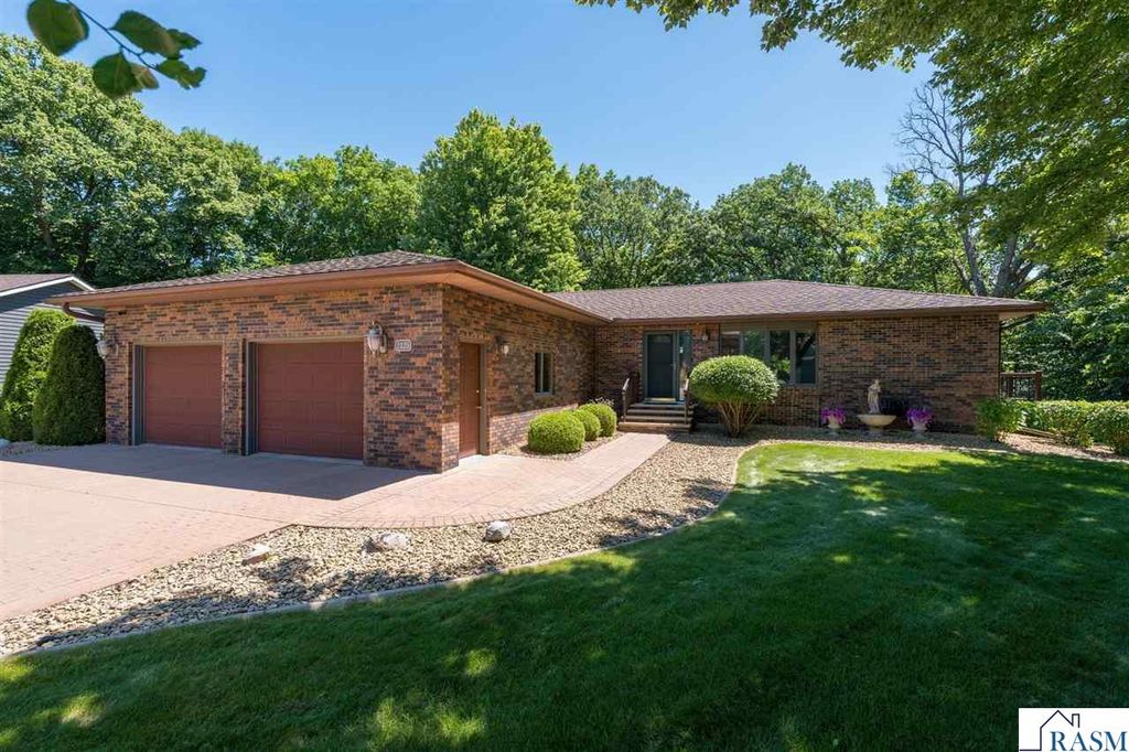 2125 Dream Drive, North Mankato, MN 56003
