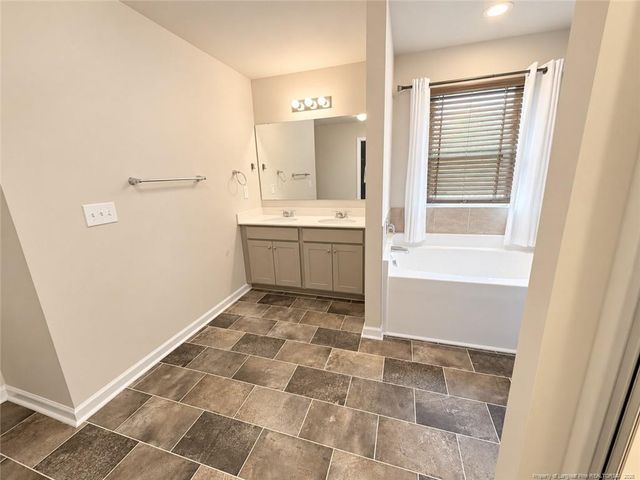 1069 Emerald Stone Loop, Hope Mills, NC 28348