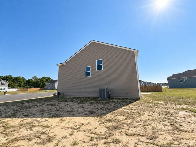 1069 Emerald Stone Loop, Hope Mills, NC 28348