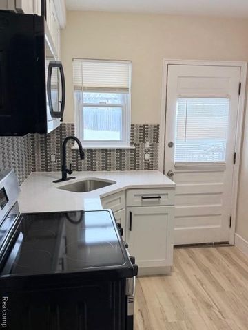 320 Sheffield Avenue, Flint, MI 48503