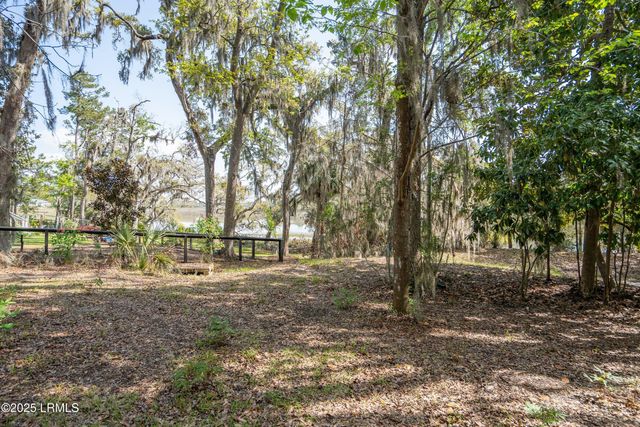 133 Fiveoaks Circle, Beaufort, SC 29902