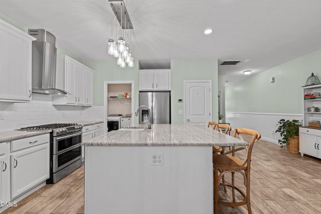 105 Beaconwood Lane, Holly Springs, NC 27540