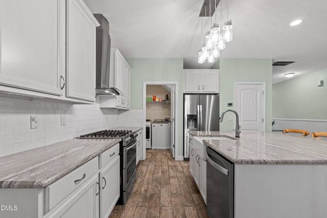 105 Beaconwood Lane, Holly Springs, NC 27540