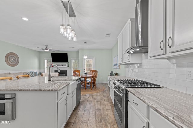 105 Beaconwood Lane, Holly Springs, NC 27540