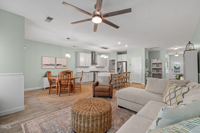 105 Beaconwood Lane, Holly Springs, NC 27540