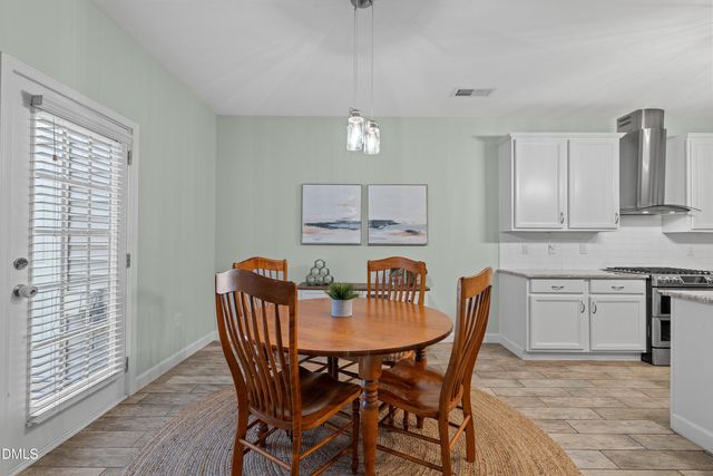 105 Beaconwood Lane, Holly Springs, NC 27540