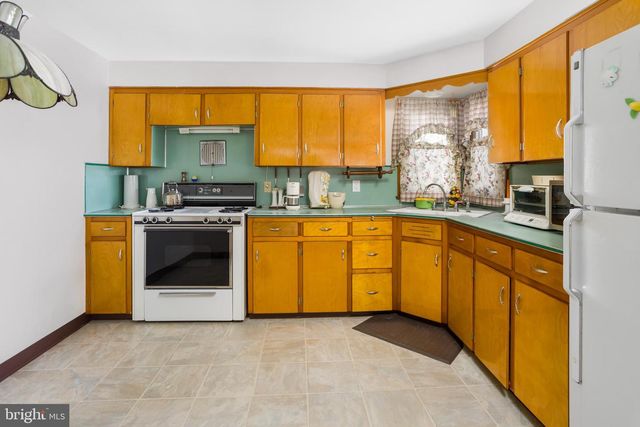 32 HARTMAN DR, Hamilton, NJ 08690