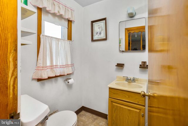 32 HARTMAN DR, Hamilton, NJ 08690