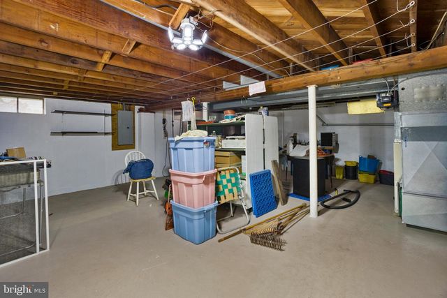 32 HARTMAN DR, Hamilton, NJ 08690