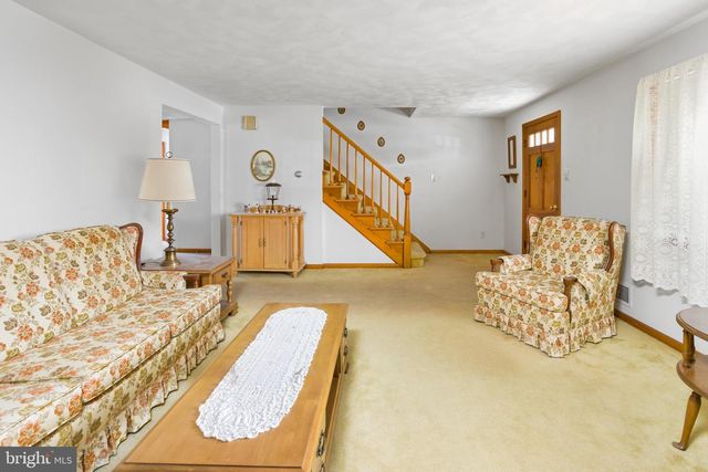 32 HARTMAN DR, Hamilton, NJ 08690